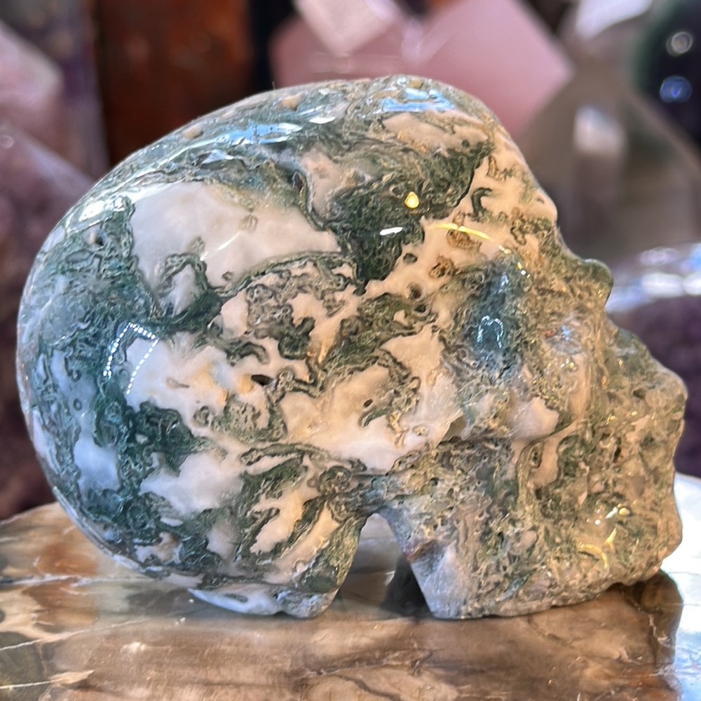 🌸SALE🌸 Moss Agate Crystal Skull Carving! - Picture 5 of 10